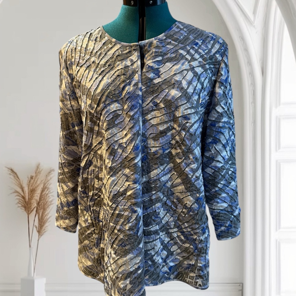 Chico’s Silver and Blue Relaxed Jacket size 3. EUC